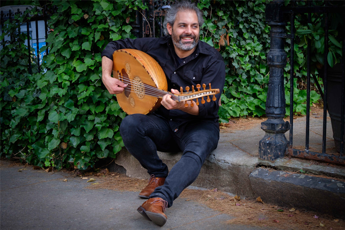 Gordon Grdina playing the oud